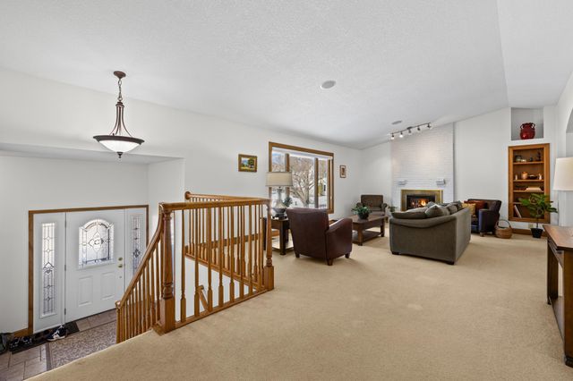 16800 Creek Ridge Trail, Minnetonka, MN 55345