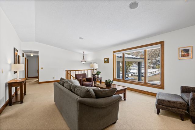 16800 Creek Ridge Trail, Minnetonka, MN 55345