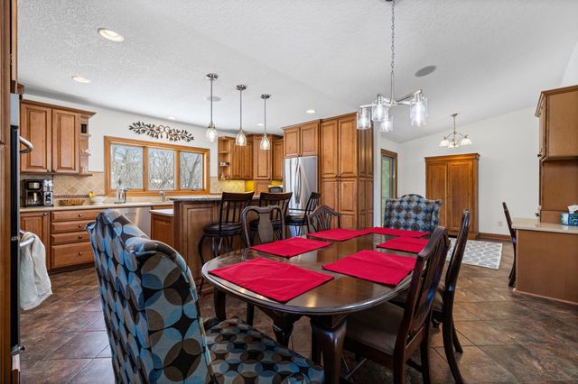 16800 Creek Ridge Trail, Minnetonka, MN 55345