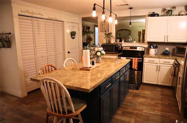 560 Harlan Road, Combine, TX 75159