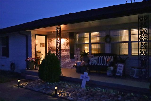 560 Harlan Road, Combine, TX 75159