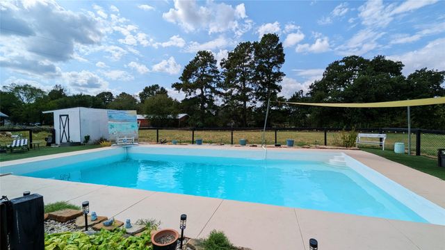 560 Harlan Road, Combine, TX 75159