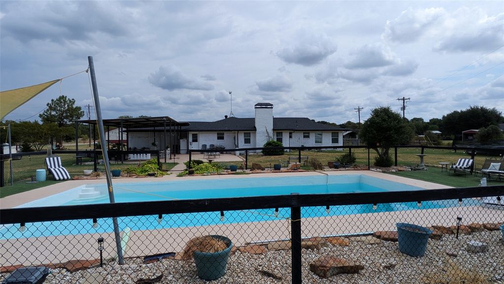 560 Harlan Road, Combine, TX 75159