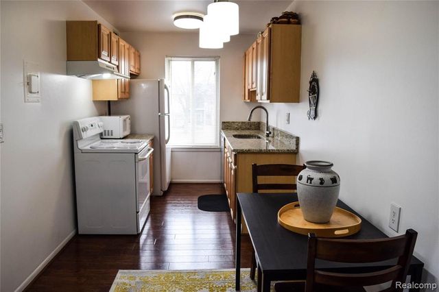 9960 Allen Pointe Drive 9960, Allen Park, MI 48101