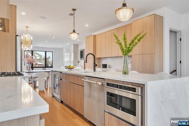 267 13th Street, Palisades Park, NJ 07650