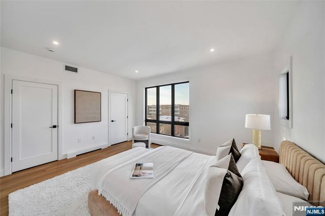 267 13th Street, Palisades Park, NJ 07650