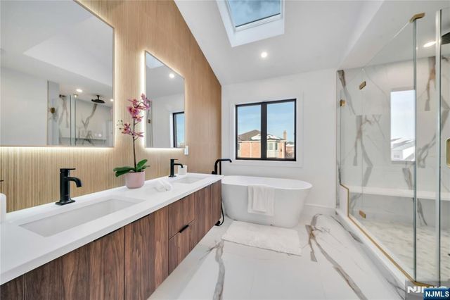 267 13th Street, Palisades Park, NJ 07650