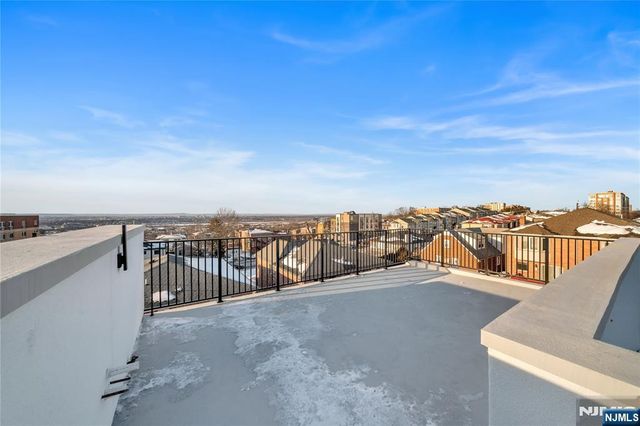 267 13th Street, Palisades Park, NJ 07650