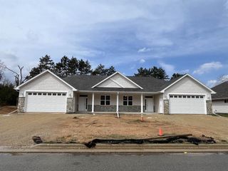 2093 ABBEY ROAD, New London, WI 54961