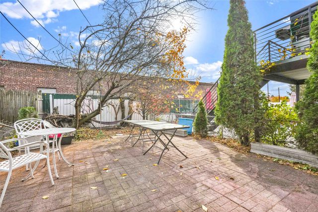 25-37 48th Street, Astoria, NY 11103