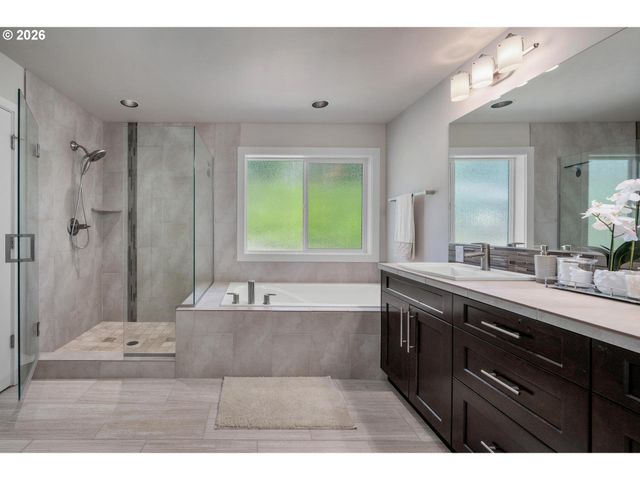 9465 Sw MOONSTONE Ter, Beaverton, OR 97007