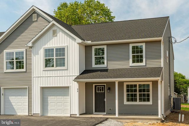 313 W WATER ST, Annville, PA 17003