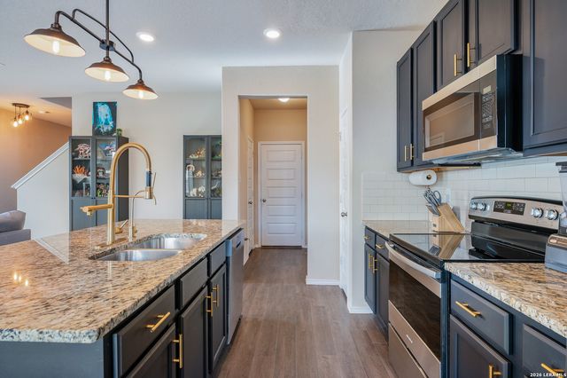 2403 PINK PEARL DR, San Antonio, TX 78224