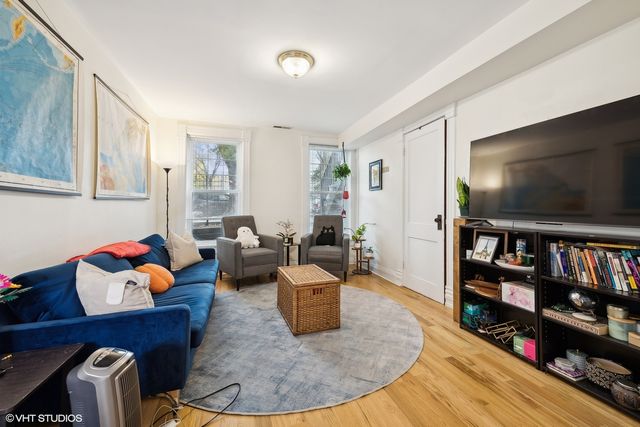 2076 N Campbell Avenue, Chicago, IL 60647