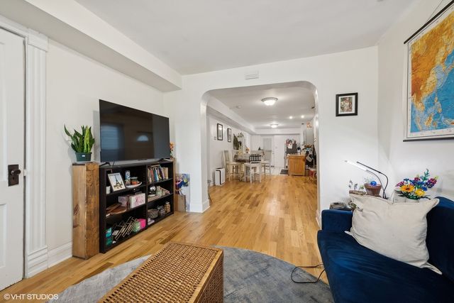 2076 N Campbell Avenue, Chicago, IL 60647
