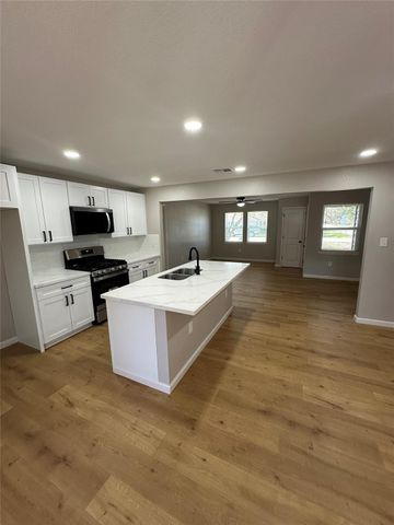 1041 Evanston Street, Houston, TX 77015