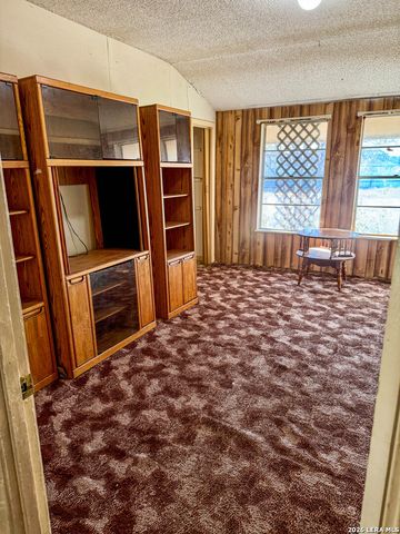 4672 Rakowitz, Adkins, TX 78101