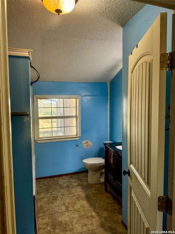 4672 Rakowitz, Adkins, TX 78101