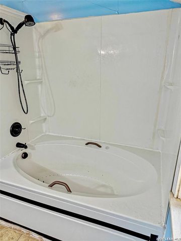 4672 Rakowitz, Adkins, TX 78101