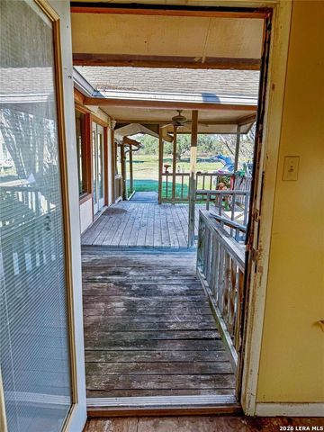 4672 Rakowitz, Adkins, TX 78101