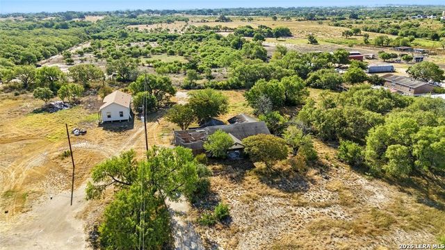 4672 Rakowitz, Adkins, TX 78101
