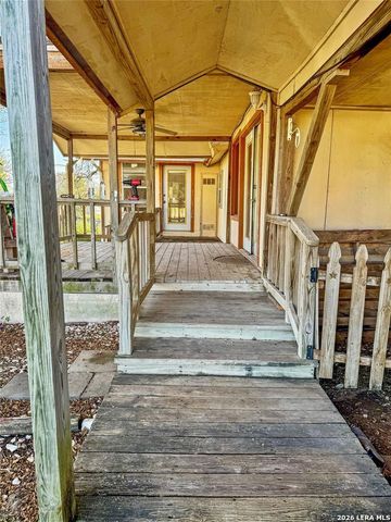 4672 Rakowitz, Adkins, TX 78101