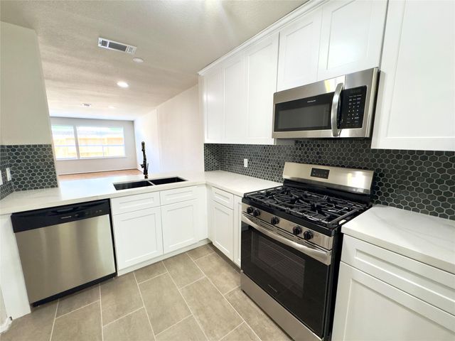 15312 Falmouth Avenue 406, Houston, TX 77084