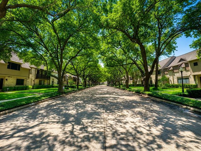 15312 Falmouth Avenue 406, Houston, TX 77084