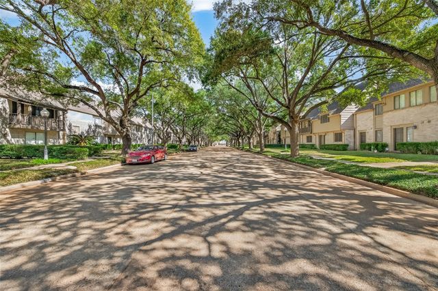 15312 Falmouth Avenue 406, Houston, TX 77084