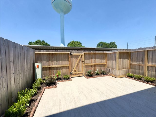 15312 Falmouth Avenue 406, Houston, TX 77084