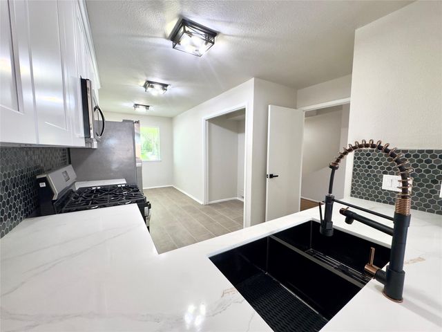 15312 Falmouth Avenue 406, Houston, TX 77084