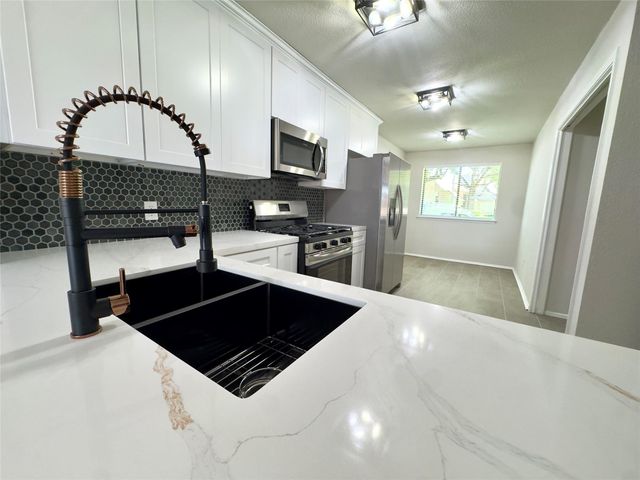 15312 Falmouth Avenue 406, Houston, TX 77084