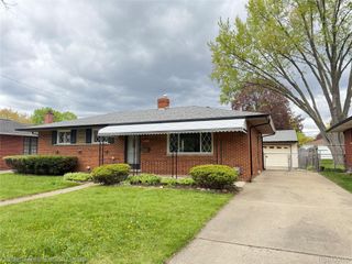 8917 Shannon Drive, Sterling Heights, MI 48314