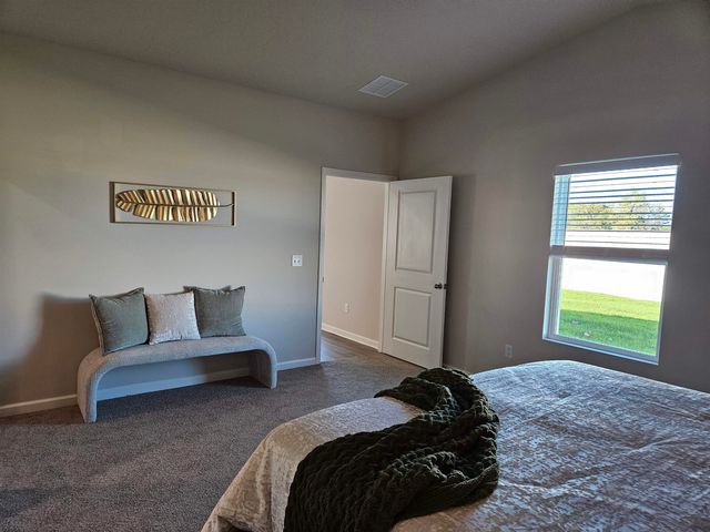 908 N Forestview Ct, Wichita, KS 67235