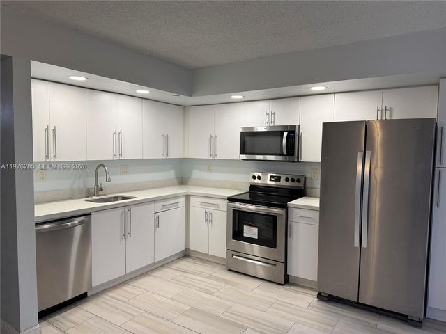 8650 SW 133rd Ave Rd 102, Miami, FL 33183