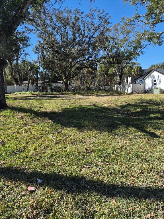 Image 2 of property listing at 2221 S OCCIDENT STREET, Tampa, FL 33629