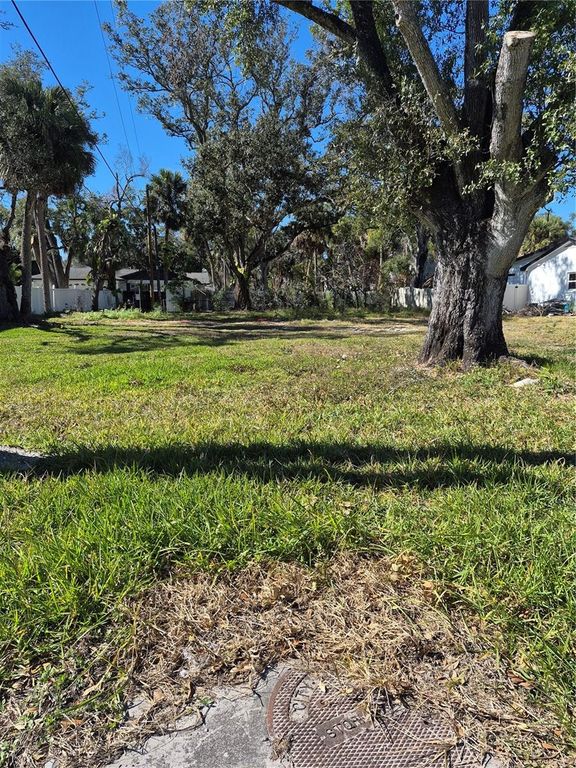 Image 3 of property listing at 2221 S OCCIDENT STREET, Tampa, FL 33629
