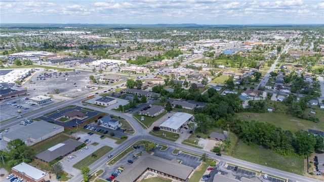 201 S 20th Street, Rogers, AR 72758