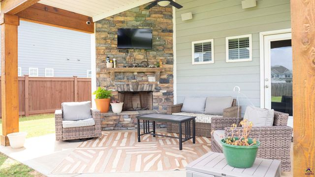 204 Weeping Moss Way, Kathleen, GA 31047