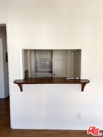 639 S Cochran Avenue 201, Los Angeles, CA 90036