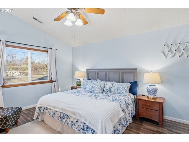 4839 Se SALQUIST Rd, Gresham, OR 97080