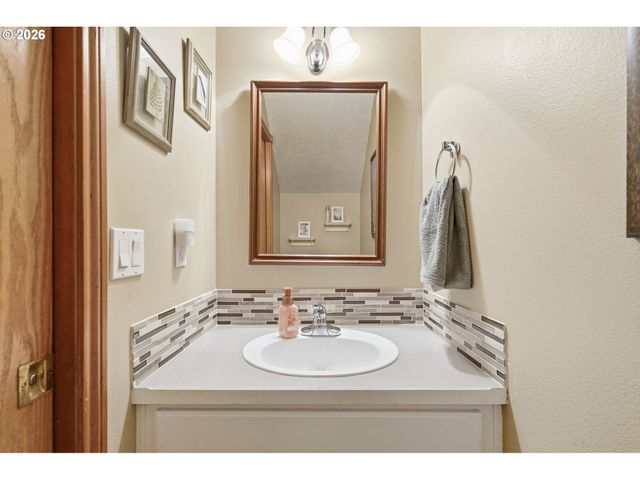 4839 Se SALQUIST Rd, Gresham, OR 97080