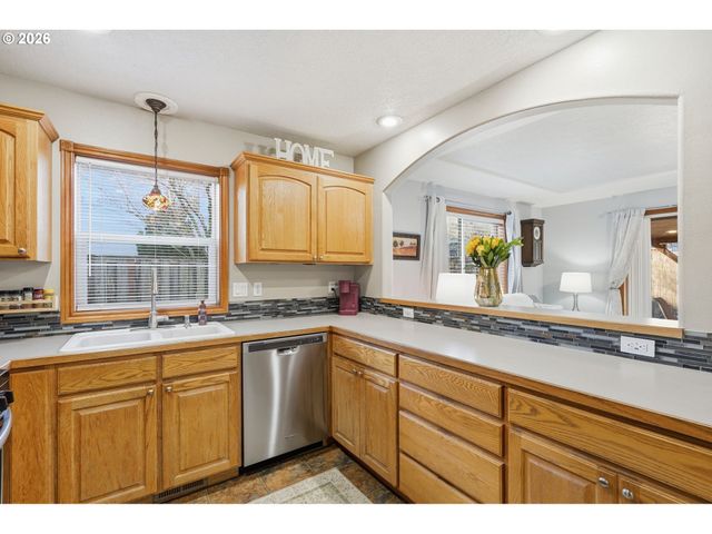 4839 Se SALQUIST Rd, Gresham, OR 97080