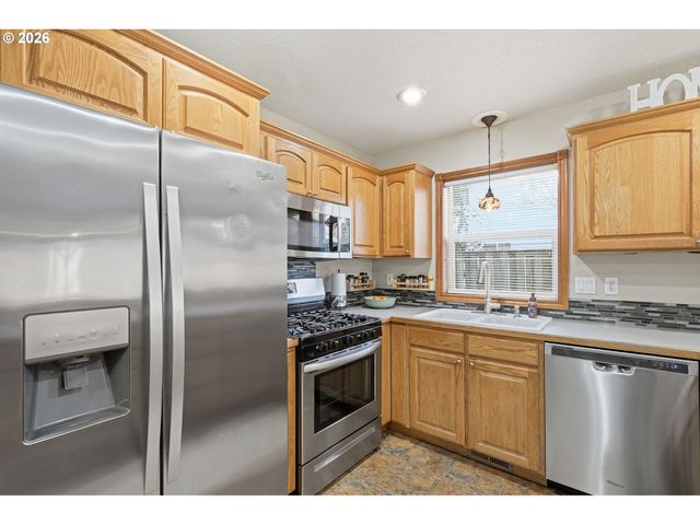 4839 Se SALQUIST Rd, Gresham, OR 97080