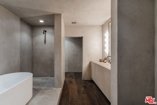 23500 Park Sorrento C34, Calabasas, CA 91302