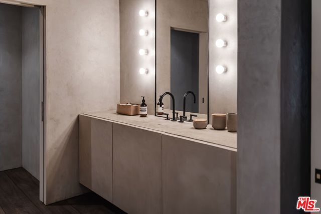 23500 Park Sorrento C34, Calabasas, CA 91302