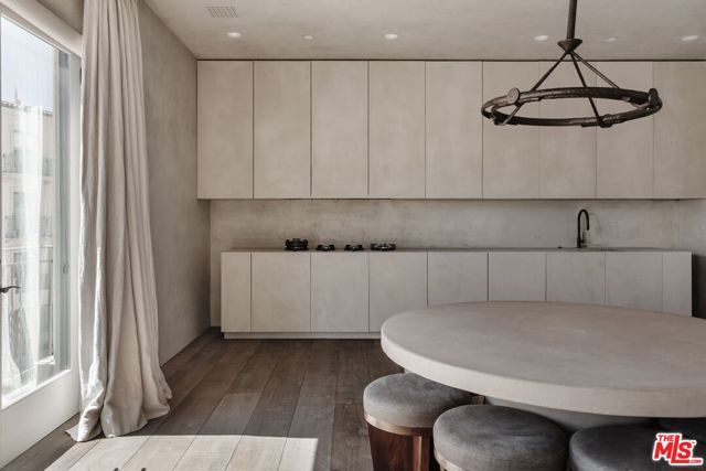 23500 Park Sorrento C34, Calabasas, CA 91302