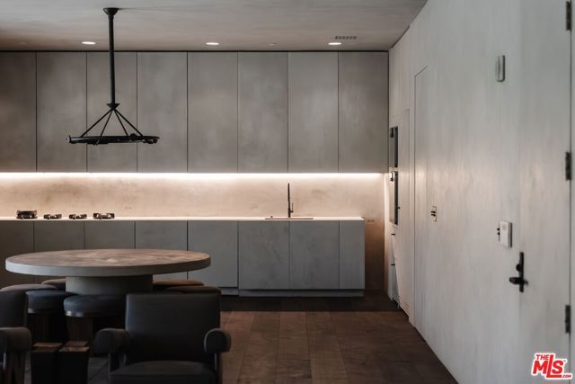 23500 Park Sorrento C34, Calabasas, CA 91302