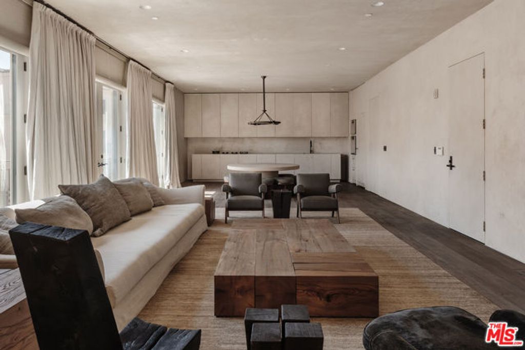 23500 Park Sorrento C34, Calabasas, CA 91302