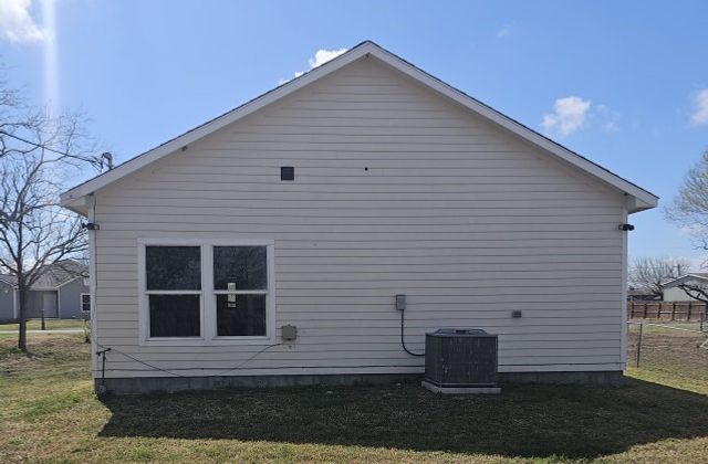 520 E Verbina St, Taft, TX 78390